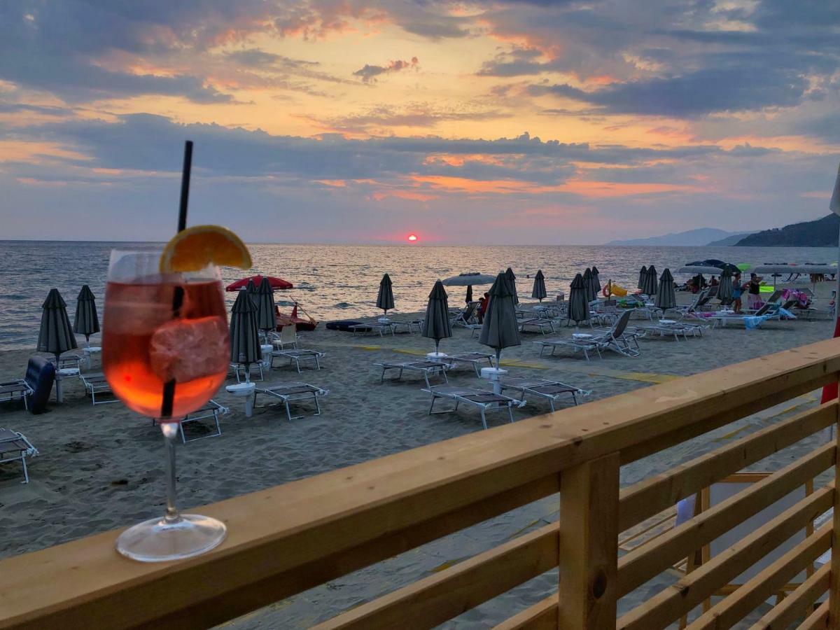 Residence Le Palme - Appartamenti Sul Mare - Spiaggia Tra Palinuro E Caprioli Pisciotta Exterior photo